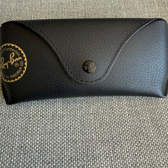 Ray-Ban Sunglasses RB4184, Black Frames with Polarized Green Lenses and Leather - Picture 8 of 11